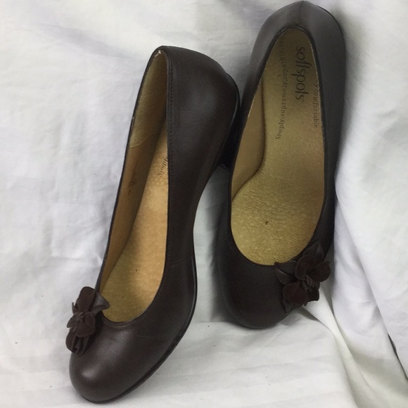 Softspots Women's Brown Pumps - Picture 5 of 8